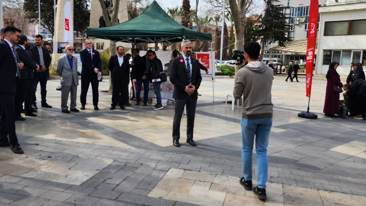 Saadet Partisi Merkezefendi Belediye Başkan Adayı Fatih Aktaş sergi standını ziyaret etti