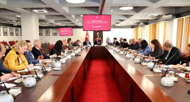 İlaç firmaları Atatürk Üniversitesinde bir araya geldi; Hedef: İlaçta Ar-Ge ve yerli üretim ile sağlıkta t...