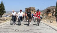 52 Ülkeden 300'e Yakın Katılımcı Antik Kentte Bisiklet Turuna Katıldı