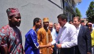Afrikalı Öğrencilerden Bakan Zeybekci'ye Karşılama