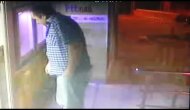 ATM'de Sara Krizi Geçiren Adamın Parasını ve Telefonunu Çaldı