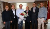 Başkan Gürlesin Kızılay Gönüllüsü Oldu