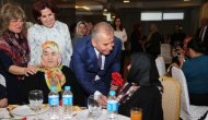 Başkan Zolan'dan Annelere Karanfil