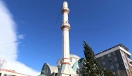 Fırtınada yıkılan minarenin külahı yerine takıldı