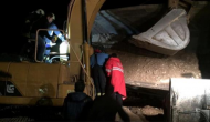 Hafriyat Yüklenen Kamyon İş Makinesinin Üzerine Devrildi