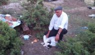Köpek yavrularını çuvala koyup ölüme terk ettiler