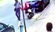 Kuryenin motosikletinden sipariş yemekleri çaldı