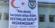 Özel Harekat binasına asılan acı afiş!