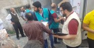 Saadet Partili Vekilden Roman vatandaşlara kumanya dağıtımı
