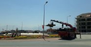 DENİZLİ'DE MEYDANA TANKI DURDURAN HALK ANITI