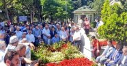 Saadet İstanbul Hocasının başucunda bayramlaştı