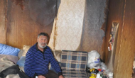Yanan Evinde Yardım Bekliyor